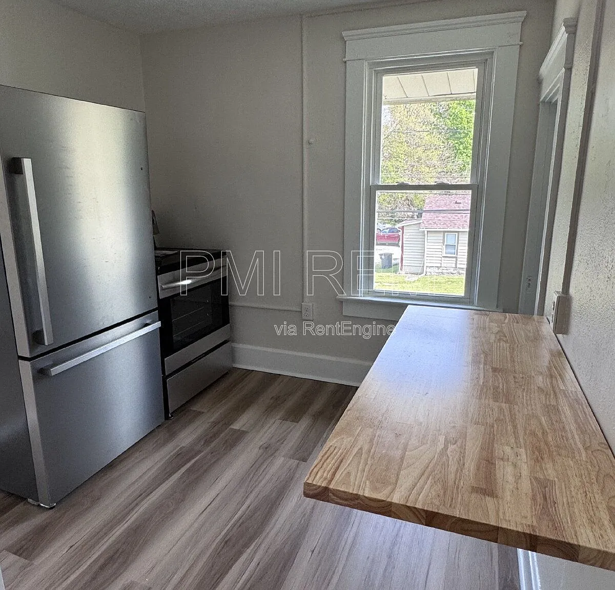 2 bed, 1.0 bath, 560 sqft, $1,005 — Photo 3