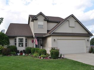 2821 Laurel Ridge Ln, Howell, MI 48843