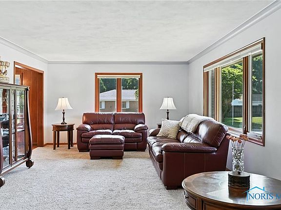 5th image of 224 Woodley Ter