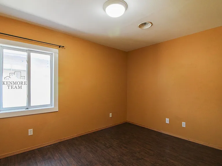 402 Abbot St — Photo 15