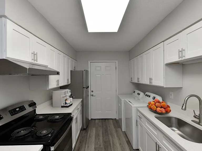 Cedarwood Apartments — Photo 1