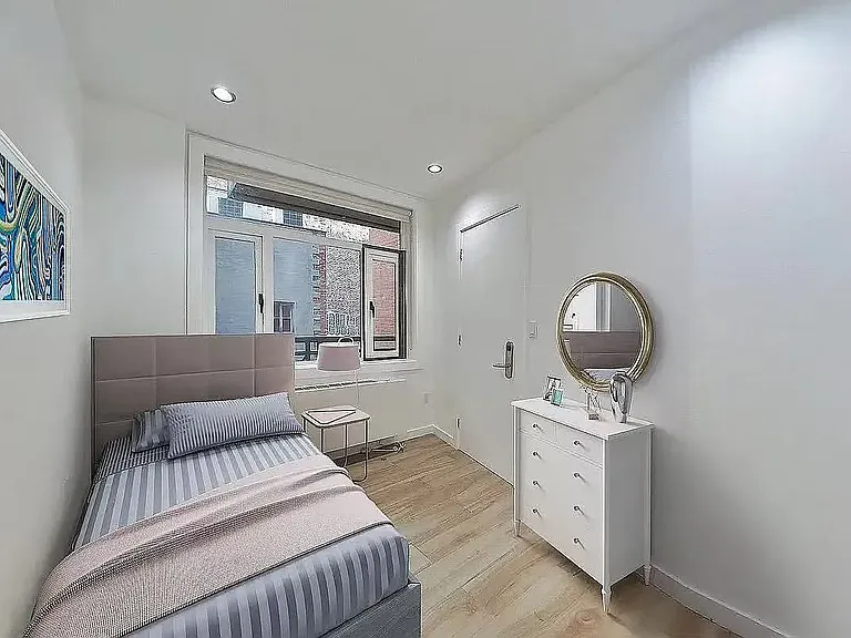 324 Grand St #6A — Photo 5