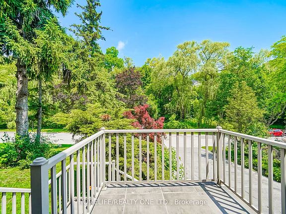 5th image of 31 Bearwood Dr