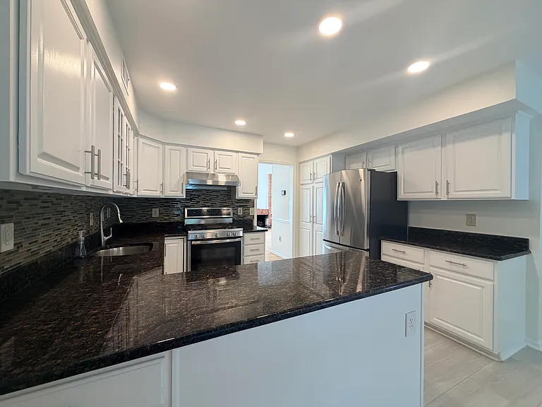 7418 Crestberry Ln — Photo 8