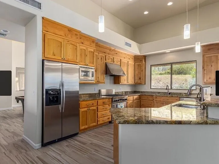 2715 W Cheyenne Dr — Photo 5