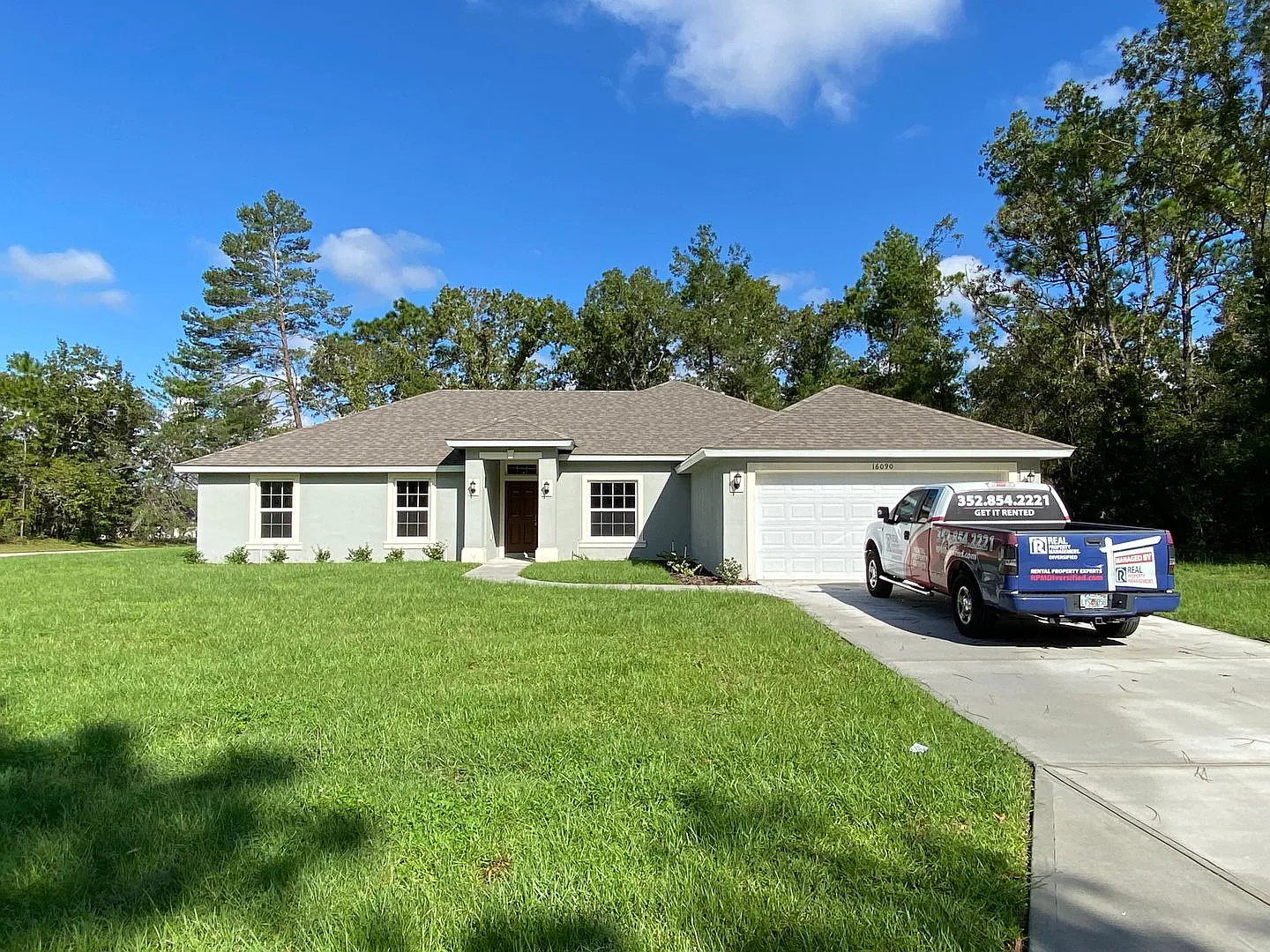 Great New Rent On 4/2! Desirable Sw Ocala Neighborhood 4/2/2 *Won't Last* — Photo 1