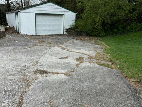 3rd image of 113 Allnutt Dr