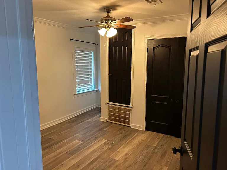 913 Longino St — Photo 8