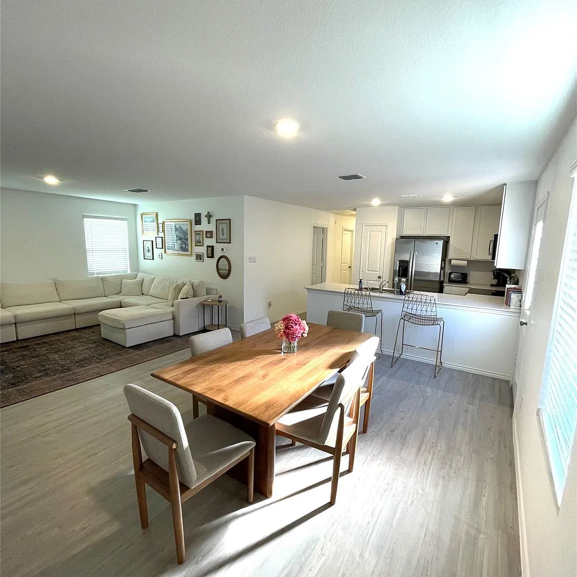 3 bed, 2.0 bath, 1400 sqft, $1,700 — Photo 4