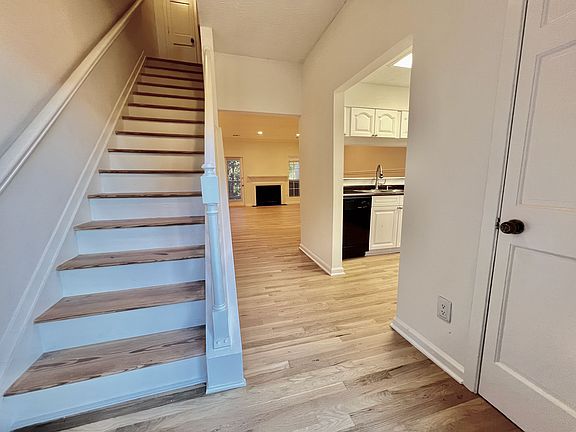 2nd image of 607 Wedgewood Way