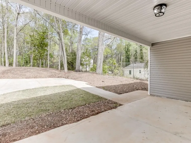 1641 E Broad St — Photo 32