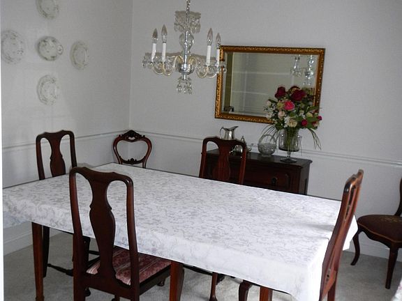 4th image of 7 Garden Corner Ct