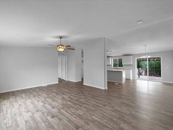 3rd image of 2607 E Marconi Ave