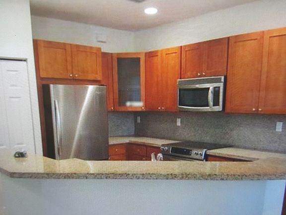 2nd image of 10840 NW 76th Ln