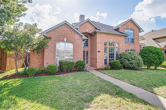 1st image of 1033 Essex Dr