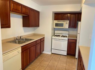 1860 W Highland Ave, Elgin, IL 60123