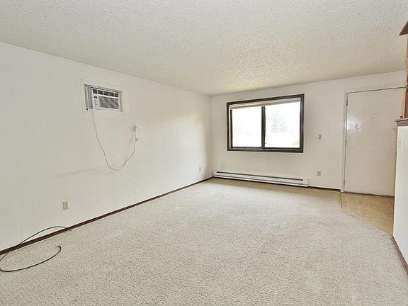 4th image of 3433 S Constitution Way