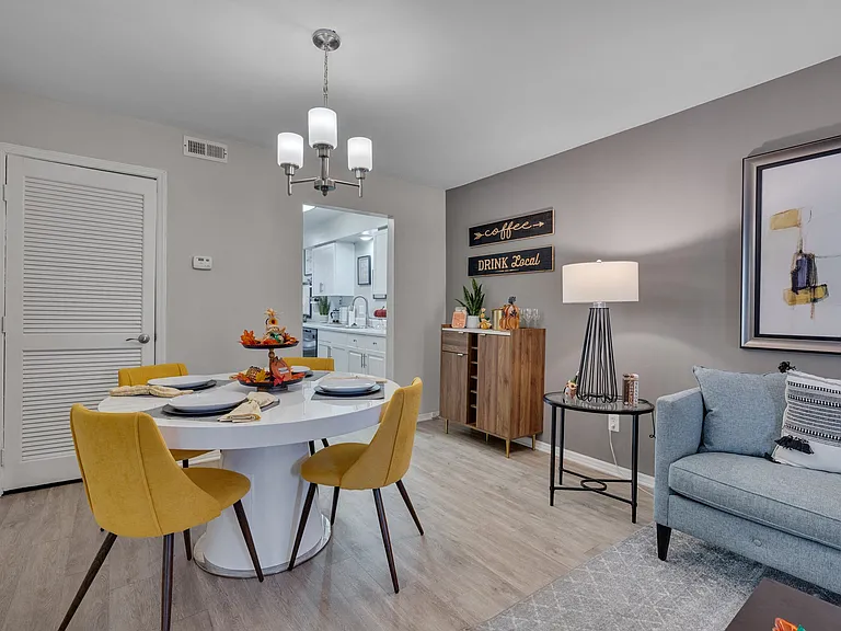 Trailwood Crossing Apartments — Photo 6