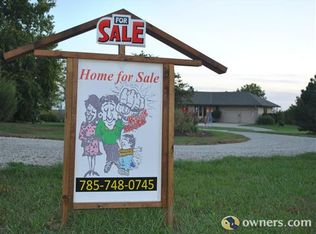 873 N 1072nd Rd, Lawrence, KS 66047