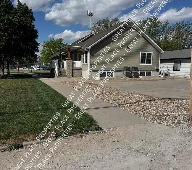1201 Three Pines Ct #B — Photo 9