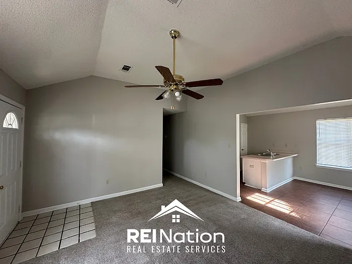 3 bed, 2.0 bath, 1030 sqft, $1,495 — Photo 3