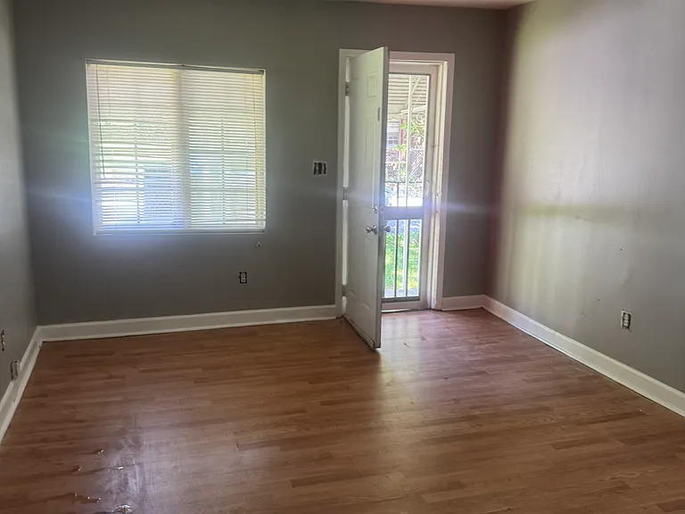 1503 Wellworth Ave — Photo 4