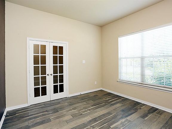 4th image of 3412 Capetown Dr