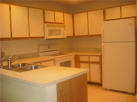 3rd image of 4220 Palm Bay Cir