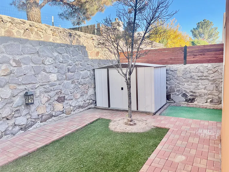 3496 Northpointe Dr — Photo 38