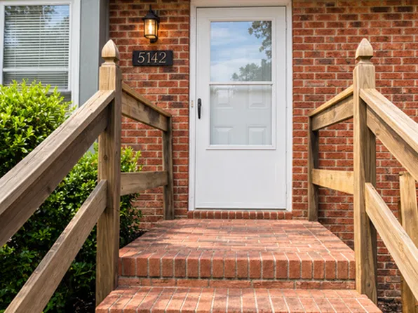 5712 Chalmers Ct, Fayetteville, NC 28311