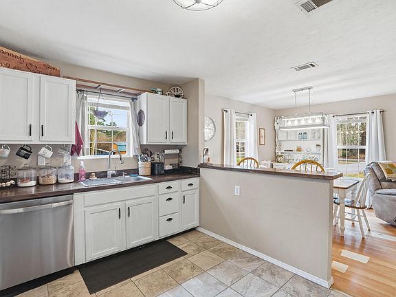 4th image of 649 Township Rd
