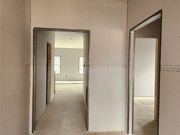 3rd image of 1575 N Fairfield Rd