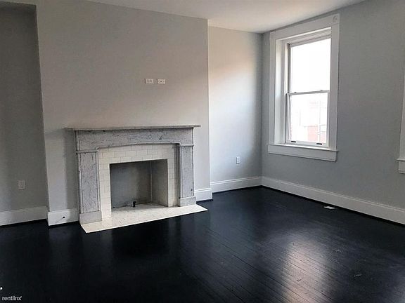 Marble Mantle Fireplace \ Living Room