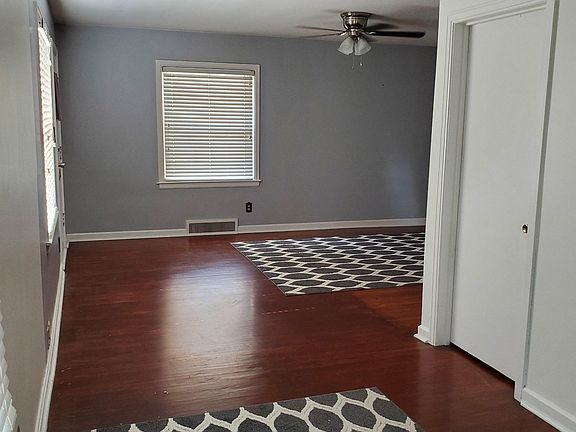 2nd image of 300 S Lincoln Park Dr #A