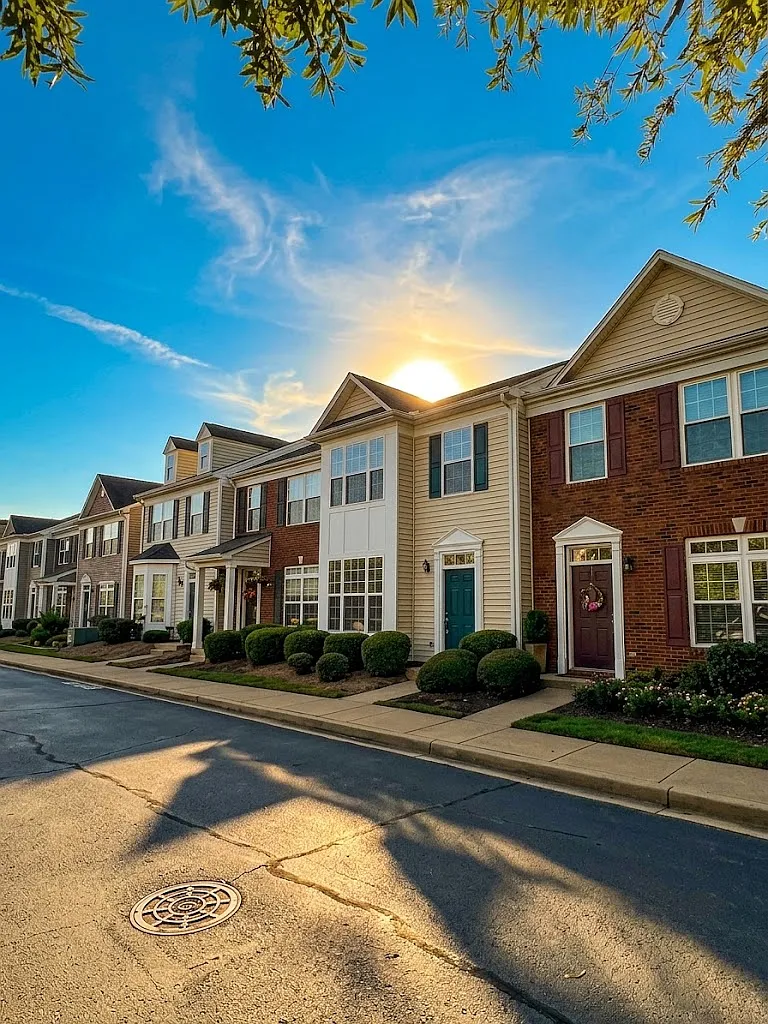 2 bed, 2.5 bath, 1550 sqft, $1,550 — Photo 1