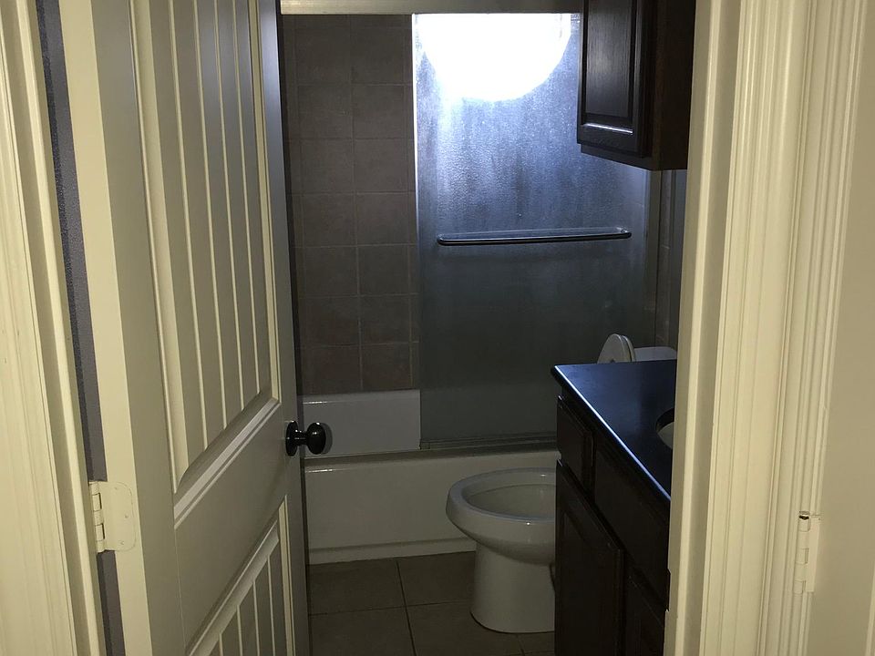 1st image of 1031 E 3rd St