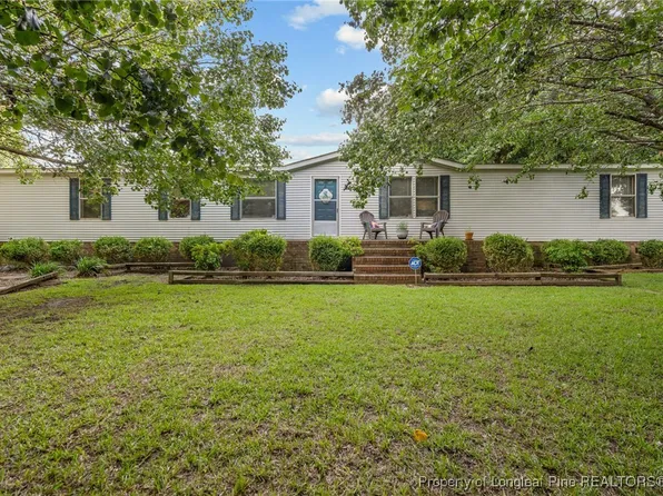 12 Maple Dr, Lumberton, NC 28358