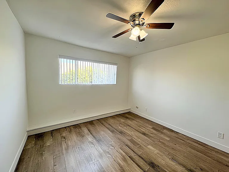 5030 Maplewood Ave #104 — Photo 7