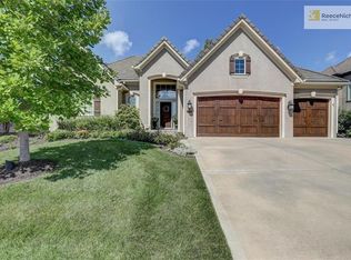 6120 Southlake Dr, Parkville, MO 64152
