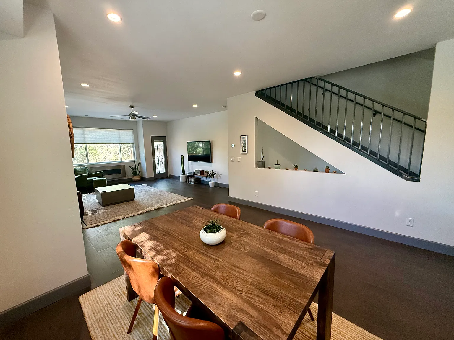 3 bed, 2.5 bath, 1700 sqft, $3,400 — Photo 3