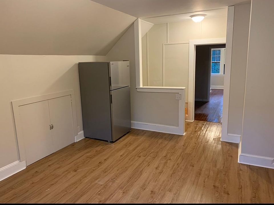 1st image of 1000 Maple Ave #B