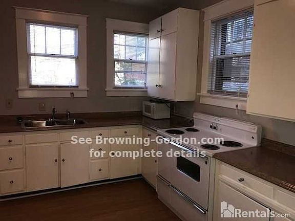 4th image of 1502A Ashwood Ave
