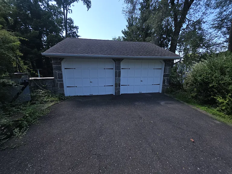 316 Hutchinson Ave — Photo 33