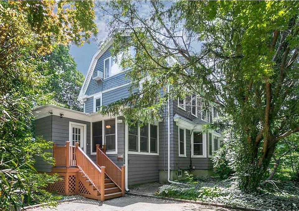 1st image of 137 Carpenter Ave