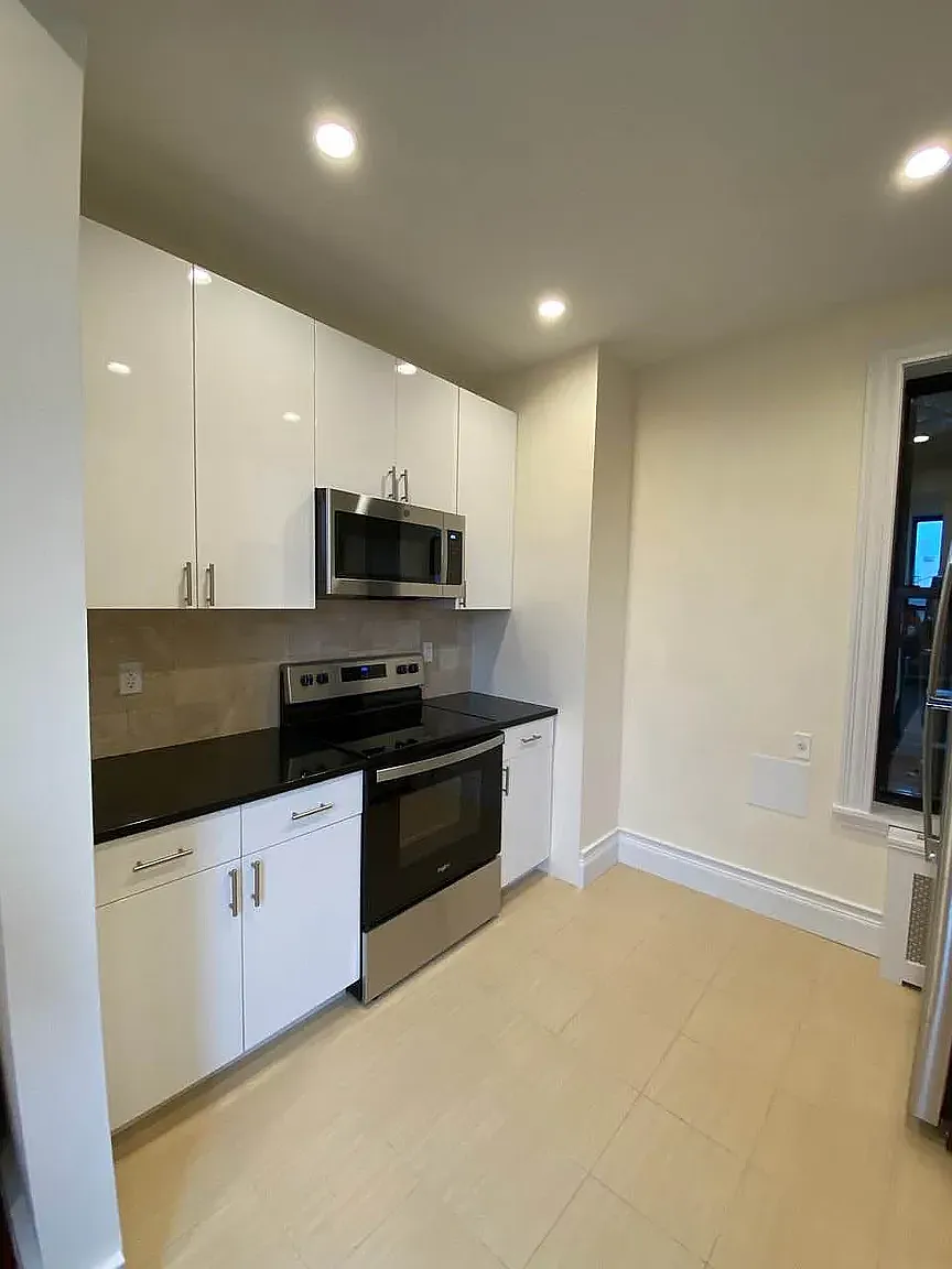 131 Thompson Street — Photo 2
