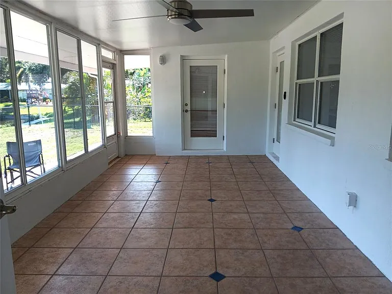 4864 Lake Charles Dr N — Photo 26
