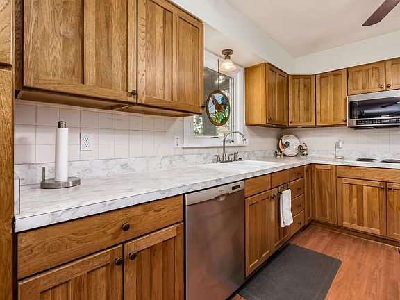 5th image of 206 Bernadine Ct