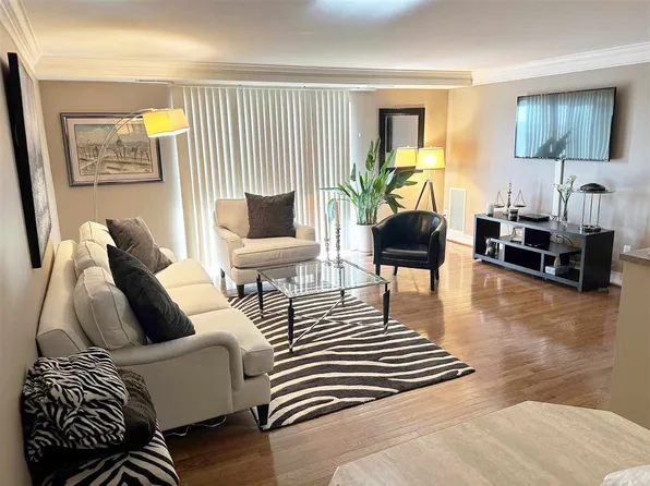 411 S Old Woodward Ave Unit 512, Birmingham, MI 48009