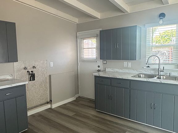 3rd image of 1285 Tuttle Ln APT 4
