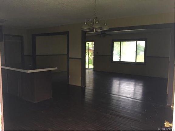 5th image of 405 E Main St